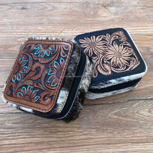 Venta al por mayor Mini viaje de cuero de vaca caja de la joyería portátil anillo pendiente collar organizador de almacenamiento personalizado a mano pequeña caja de joyería - Product Image 3