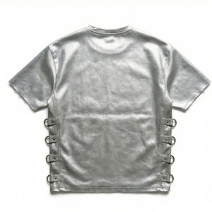 Camiseta gráfica oversize de lujo moderna, estilo streetwear y techwear, con diseño futurista de circuitos, de MALUZA INDUSTRIES. - Product Image 3