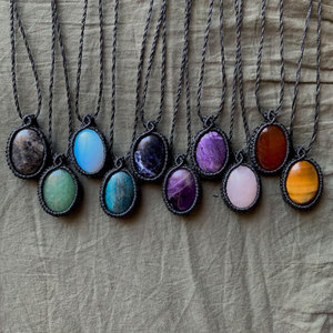 Collier pendentif en macramé fait main avec perle d'eau douce taille émeraude, design papillon tendance, style bohème, réglable, bijou de guérison - Product Image 6