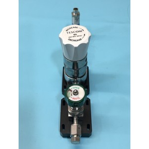 Régulateur de pression TESCOM 74-2461KRN20 + SWAGELOK - Équipements et pièces semi-conductrices de renommée mondiale - Product Image 3