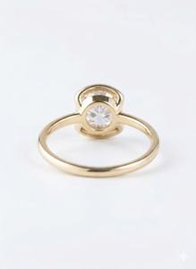 Anillo de Compromiso Solitario con Diamante Cultivado en Laboratorio, Corte Redondo, 2 Ct, Certificado IGI, Oro Amarillo de 14K, Color DEF, Claridad VVS2, Engaste Antiguo - Product Image 2