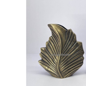 Jarrones Metálicos Modernos de Diseño Creativo y Lujo Ligero para Decoración del Hogar y Bodas, Altos, Hechos a Mano, Ecológicos y de Alta Calidad - Product Image 1