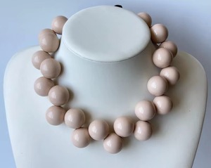 Collar Personalizable Ecológico para Mujer, Joyería Artesanal de Lujo, Diseño de Ángel con Burbujas de Resina Extra Grandes, Estilo Moderno - Product Image 5