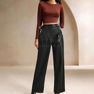 Pantalon en cuir respirant éco-responsable taille haute pour femme, couleur rose, collection automne-hiver, service OEM de personnalisation des couleurs, vente en gros - Product Image 3