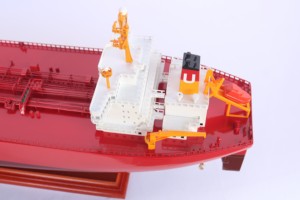 EVITA OIL TANKER WITH LIGHTS - Maquette en bois artisanale du navire de transport commercial norvégien, polie et peinte, décoration d'intérieur - Product Image 4