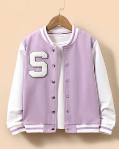 Veste universitaire vert menthe avec manches blanches et patch lettre S, fermeture avant, coupe classique, vêtements d'automne pour femmes - Product Image 6