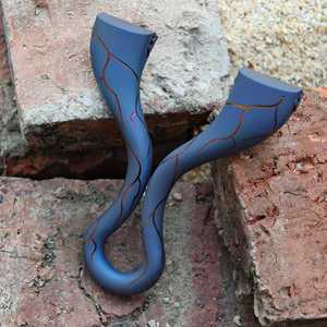 Tuyau bleu avec motif de veines orange et lance-pierre en forme de pièce de puzzle - Product Image 5