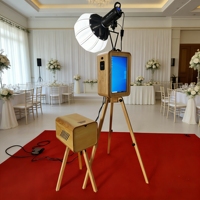 Enceinte photo en bois pour événements, compatible avec les appareils photo reflex numériques, incluant une valise