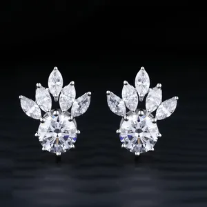 Pendientes de Diamantes con Corte Redondo en Forma de Flor, Pendientes de Diamantes Naturales, Pendientes de Diamantes Cultivados en Laboratorio de 14K, Pendientes de Diamantes Chapados en Oro - Product Image 2