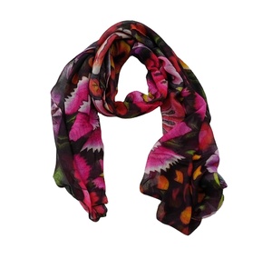 Pañuelos de Mujer con Diseño Floral Impresionista y Hojas de Argyle, Personalizables, 100% Modal y Algodón, Diseño de Lujo, Textura Suave Exclusiva e Innovadora - Product Image 1