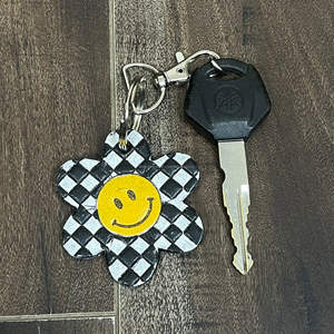 Porte-clés en cuir à carreaux noir et blanc, très tendance, nouveau, en cuir véritable, design personnalisé, souvenir, cadeau, unisexe - Product Image 4