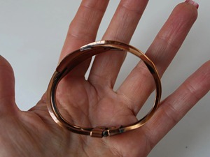 Pulsera de cobre hecha a mano con diseño de avión para mujer, brazalete de cobre, pulsera de cobre puro ecológica con diseño de avión. - Product Image 4