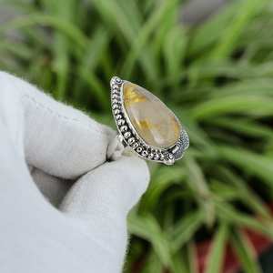 แหวนรูปทรงลูกแพร์ประดับรูไทล์สีทองทำมือ เครื่องประดับเงินแท้สไตล์โบฮีเมียน แหวนควอตซ์รูไทล์ธรรมชาติ ขนาด 675 สำหรับผู้หญิง - Product Image 2