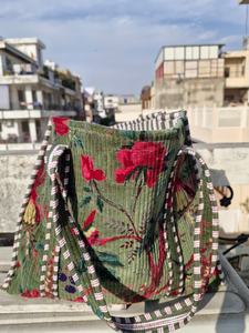 Bolso Tote de Terciopelo con Estampado de Aves de Lujo para Mujer, Bolso de Hombro de Gran Capacidad, Bolso de Moda Acolchado Suave, Logotipo Personalizado, Venta al Por Mayor - Product Image 2