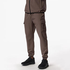 ชุดวอร์มซิปโพลีเอสเตอร์แบบขายส่ง OEM รับทำโลโก้ตามสั่ง ชุดกีฬาผู้ชาย ชุดออกกำลังกาย 2 ชิ้น ทรงสลิมฟิต - Product Image 3