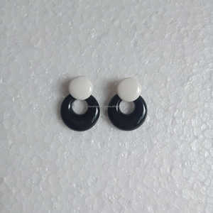 Pendientes colgantes florales de resina Real ligeros de diseño moderno más vendidos para mujer, accesorios de joyería para mujer de diseñador superior - Product Image 1