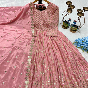 Nuevo Lehenga Choli de Diseñador para Fiestas con Bordado, Sin Arrugas y de Secado Rápido - Product Image 6