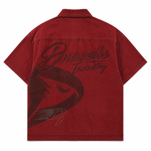 Camisa Oversize Personalizada OEM Roja Intensa con Botones, Estampado Gráfico Streetwear, Cuello Camp, Manga Corta con Pedrería, Venta al por Mayor - Product Image 5