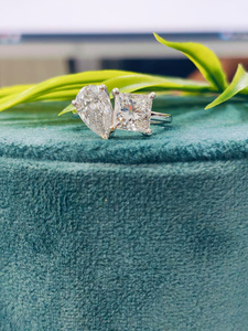 Anillo Toi et Moi de Corte Ovalado y Princesa Real, Diseño Elegante de Doble Piedra, Simboliza la Perfección para Compromisos o Momentos Especiales - Product Image 2