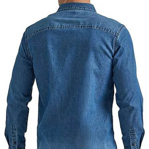 เสื้อเชิ้ตเดนิมทรงคลาสสิกสำหรับผู้ชาย รุ่นอเนกประสงค์ สีอินดิโก้ฟอกกลาง แขนยาว ติดกระดุม เหมาะสำหรับใส่ลำลอง - Product Image 4