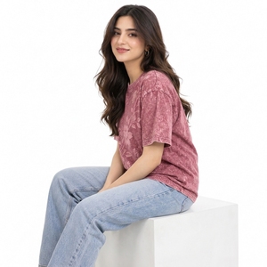 Camisetas versátiles de corte relajado para mujer, con lavado ácido, diseñadas para la moda moderna y el uso diario cómodo. - Product Image 5