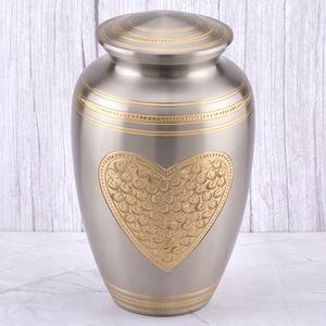 Urne funéraire en laiton en forme de cœur marron et doré avec finition brossée pour cendres humaines, urne commémorative et funéraire - Product Image 6