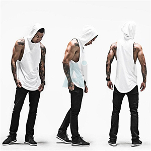 Une usine OEM produit des lots de débardeurs pour hommes de qualité supérieure avec des détails de logo personnalisés et une logistique d'approvisionnement mondiale. - Product Image 4