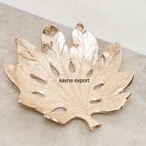 ชามผลไม้ตกแต่งด้วยใบยาวโลหะสีทองหรูหราดีไซน์เนอร์ทรงใบยาวสวยงามใช้ในงานแต่งงานและที่บ้าน - Product Image 3