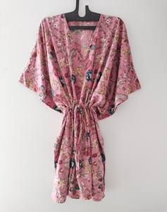 Robe kaftan pour femmes en coton 100% avec imprimé floral en dentelle |   Coupe ample |   Longueur genouillère |   Silhouette en forme de A |   Vêtements décontractés pour la plage et la détente - Product Image 1