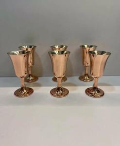 Copa de vino básica con tallo de cobre, perfecta para servir cócteles, vinos y bebidas en clubes, bares y fiestas, hecha a mano en India. - Product Image 2