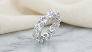 Bague de mariage éternelle complète en moissanite ronde de 3,50 CTW 4MM, VVS E-F, en or massif 14K, sertie à griffes, tendance, pour fête, mariée, anniversaire - Product Image 4