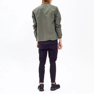 เสื้อแจ็คเก็ตบอมเบอร์สีเขียวมะกอกสำหรับผู้ชาย แนวสตรีทแวร์รักษ์โลก คอตั้ง ซิปด้านหน้า มีกระเป๋า เหมาะสำหรับใส่ลำลองในฤดูหนาว ทรงปกติ - Product Image 5