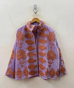 Chaqueta Bomber de Invierno Reversible de Algodón Acolchado con Bordado Suzani de Terciopelo de Rajasthan, Diseño Floral Vintage, Hecha a Mano, Diseño Único - Product Image 1