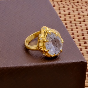 Bague en pierre précieuse texturée en forme de larme en rutile noir, fabriquée à la main en laiton, plaquée or, sertie à griffes, tendance, bague statement - Product Image 3