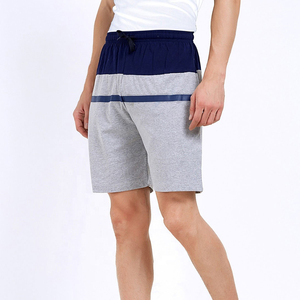 Shorts de sport pour homme en molleton de coton avec cordon de serrage et lettres imprimées personnalisées - Product Image 2