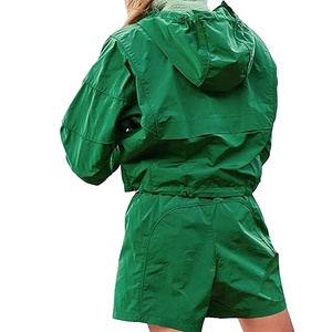 2026 conjunto de pantalones cortos con logotipo bordado personalizado conjunto de cortavientos recortado impermeable para gimnasio de mujer con logotipo personalizado conjuntos cortos - Product Image 5