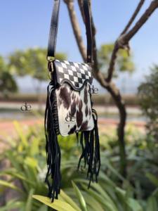 Nouveau design de sac à bandoulière pour téléphone en cuir de vachette véritable avec franges, gravures artisanales et motif à carreaux, petit format, pochette - Product Image 2