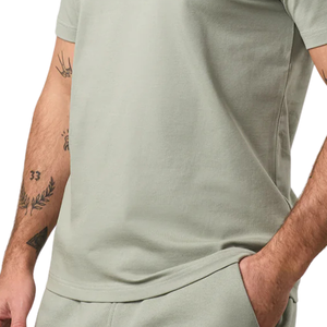 เสื้อยืดคอกลมสีเขียวมะกอกสำหรับผู้ชาย ผ้าฝ้ายผสม 100% แขนสั้น ทรงปกติ สวมใส่สบายๆ ในฤดูร้อน รับทำโลโก้ด้านหน้า รับผลิตแบบ OEM ODM ขายส่ง - Product Image 6
