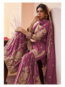 Conjunto de 3 Piezas: Top, Sharara y Dupatta con Hermosos Bordados, Estilo Moderno, Diseño Reversible para Fiestas - Product Image 4