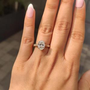 Bague de fiançailles classique en or avec diamant taille ovale vintage et sangle milgrain ornée, bijou de mariée élégant, style antique, luxe - Product Image 4