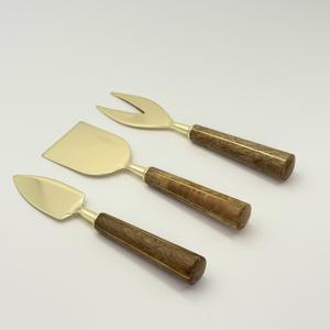 Nouvel ensemble de 3 couteaux à fromage en acier inoxydable avec manches en bois – Kit d'ustensiles de cuisine modernes pour trancher, couper et étaler - Product Image 4