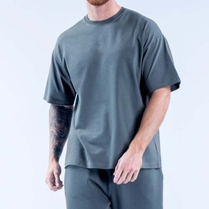 เสื้อยืดคอกลมแขนสั้นทรงโอเวอร์ไซส์สีพื้นผ้าฝ้ายสำหรับผู้ชาย รุ่นเรกูลาร์ ลองธ์  2026 - Product Image 1