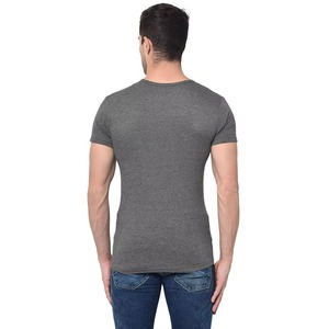 T-shirt léger pour homme, conçu avec une texture douce et un tissu flexible pour un confort quotidien. - Product Image 6
