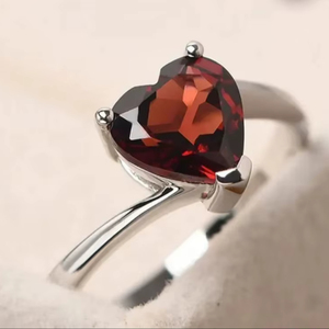 Anillo de Plata de Ley con Granate Rojo Natural Vintage y Gema Tallada en Forma de Pera - Regalo para Compromiso, Boda y Fiesta - Product Image 3