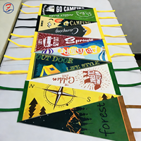 Drapeaux triangulaires en polyester personnalisés en gros avec impression numérique pour les fêtes, les devantures de magasins, les événements sportifs et les promotions