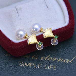 ต่างหูมุกน้ำจืดสีขาวขนาด 9-10 มม. สำหรับผู้หญิง เงินแท้ S925 ดีไซน์เรียบง่าย แสงเงาสวยงาม มีตำหนิเล็กน้อย - Product Image 3