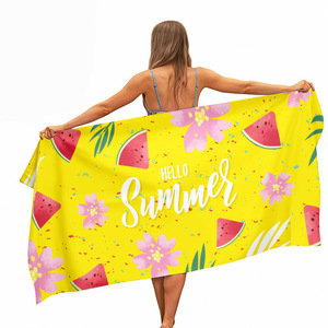 Serviette de plage en polyester à séchage rapide, bleu marine, imprimé animalier, col halter, avec logo personnalisé sur le devant pour hommes - Utilisation piscine, resort et voyage - Product Image 5