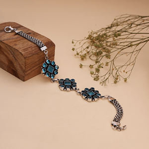 Pulsera de Latón con Cuentas y Piedra Sintética Azul, Diseño Floral Étnico con Engaste de Bisel - Regalo para Mujer - Product Image 5