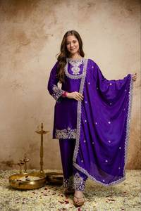 Ensemble de costume en soie chinon violet royal avec broderie lourde de sequins et dupatta de créateur - Product Image 4