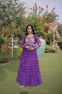 ชุดสัลวาร์ คามีซ ผ้าจอร์เจตต์ปักลายสีม่วงสำหรับผู้หญิง ชุดพื้นเมืองแบบดั้งเดิมสำหรับงานแต่งงานและชุดสำหรับงานนวราตรี - Product Image 3